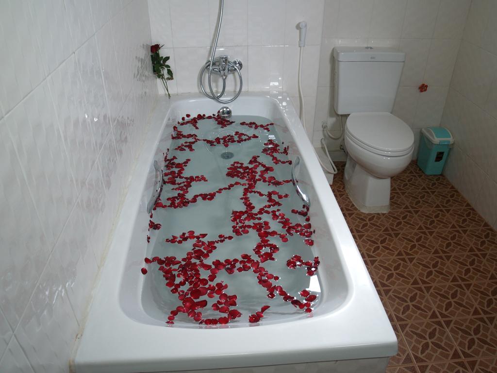 Nice Dream Hotel Mandalay Bagian luar foto