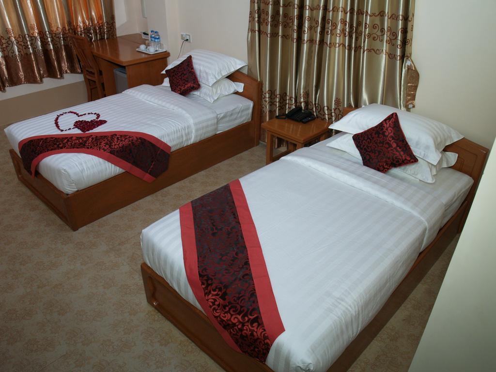 Nice Dream Hotel Mandalay Bagian luar foto